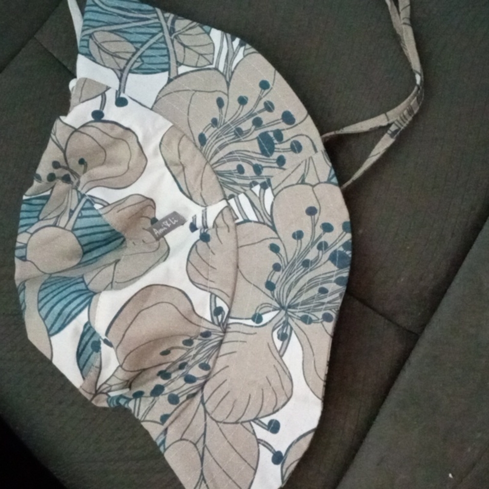 Ami & Li sunscreen cotton hat. With adjustable strap NWOT